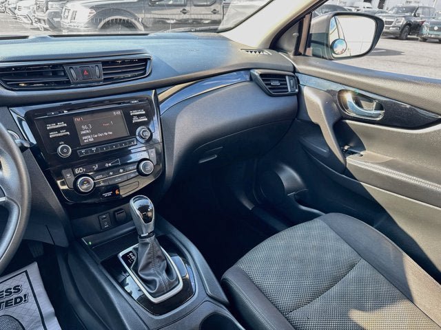 Used 2018 Nissan Rogue Sport SV AWD/4WD image 18