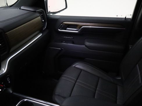 Used 2022 Chevrolet Silverado 1500 High Country w/ Technology Package image 22