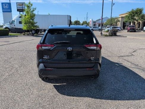 Used 2024 Toyota RAV4 XLE AWD/4WD image 18
