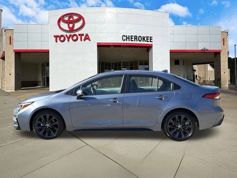 Used 2024 Toyota Corolla SE image 8