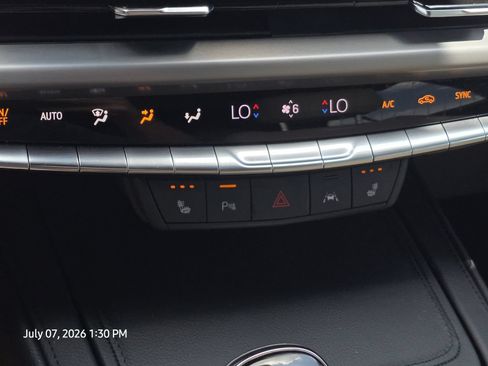 Used 2024 Cadillac XT4 Luxury w/ Cold Weather Package FWD image 26