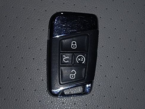 Used 2023 Volkswagen Atlas SE image 32