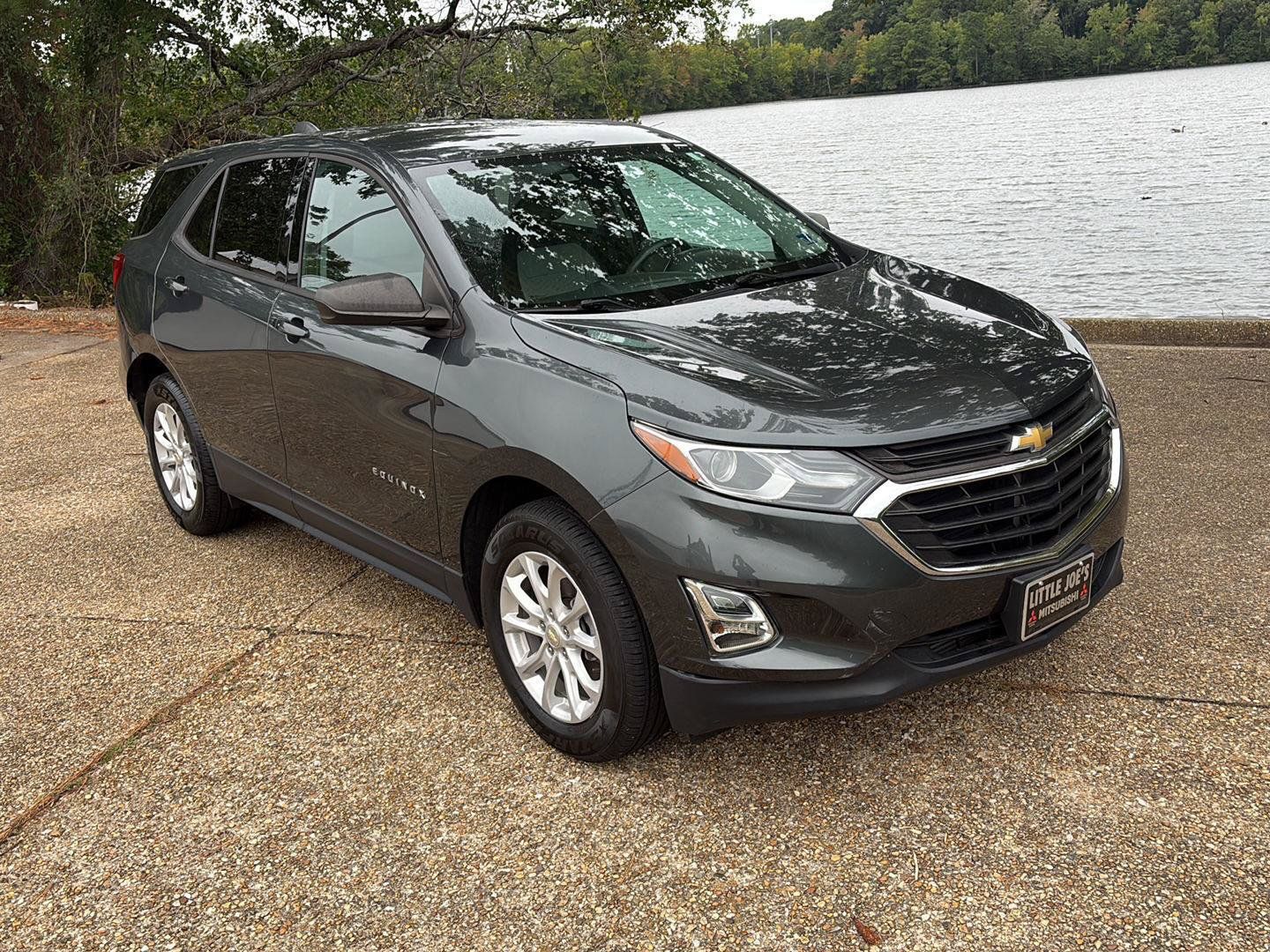 Used 2019 Chevrolet Equinox LS w/ LS Convenience Package FWD image 2