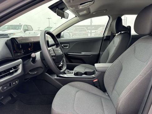 Used 2025 Kia K4 LXS image 12