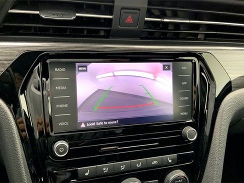 Used 2022 Volkswagen Passat 2.0T R-Line image 21