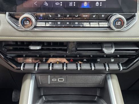 Used 2025 Chevrolet Colorado ZR2 w/ Technology Package AWD/4WD image 17