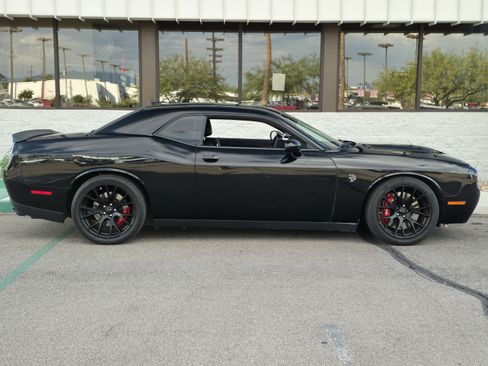 Used 2016 Dodge Challenger SRT Hellcat image 11