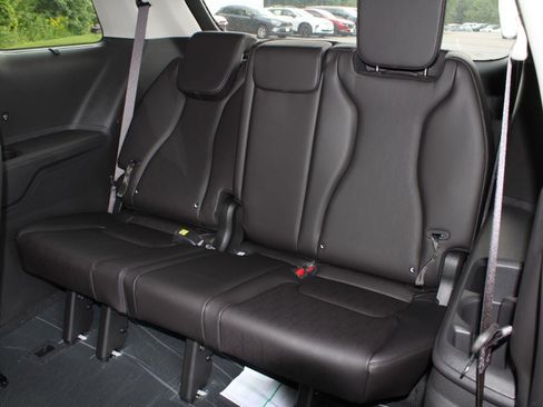 New 2027 Kia Carnival SX w/ Dark Edition Package FWD image 19