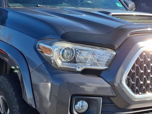 Used 2018 Toyota Tacoma TRD Sport w/ Technology Package image 4