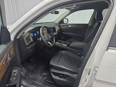 Used 2024 Volkswagen Atlas SE image 28