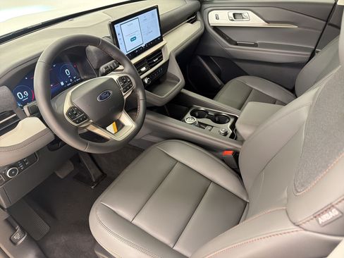 New 2026 Ford Explorer Active w/ Active Comfort Package RWD image 4