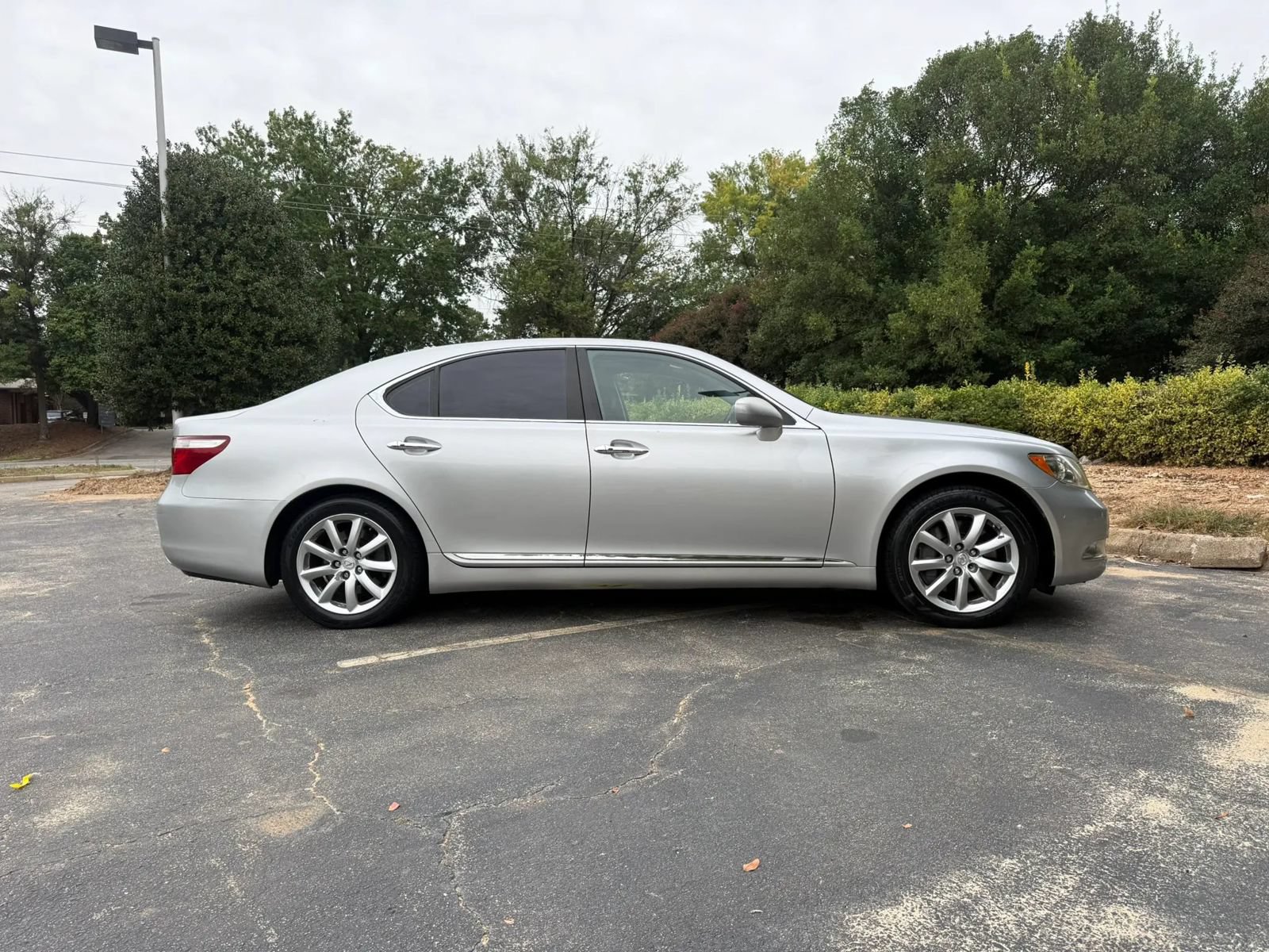 Used 2009 Lexus LS 460 AWD w/ Comfort Seating Pkg image 4