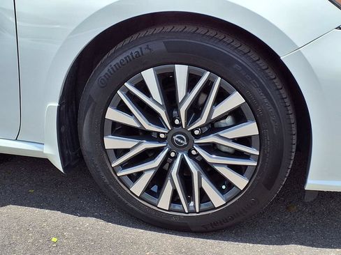 Used 2024 Nissan Altima 2.5 SV w/ SV Premium Package FWD image 11