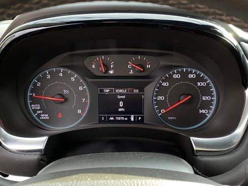 Used 2023 Chevrolet Traverse LT image 15