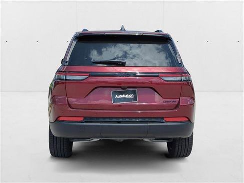 New 2025 Jeep Grand Cherokee Limited w/ Black Appearance Package image 8