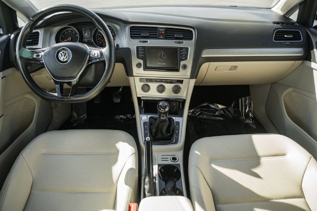 Used 2017 Volkswagen Golf 4-Door FWD image 21