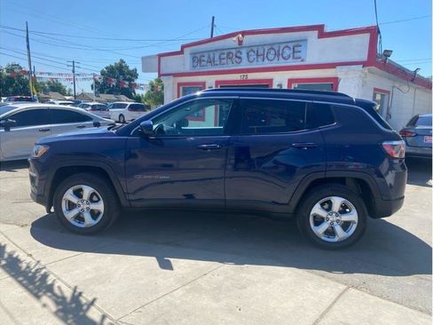 Used 2017 Jeep Compass Latitude w/ Popular Equipment Group AWD/4WD image 1
