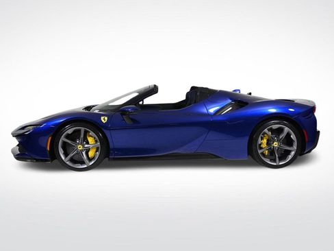 Used 2022 Ferrari SF90 Spider image 7