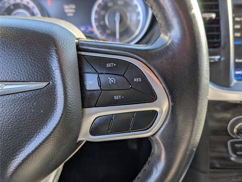 Used 2019 Chrysler 300 Touring image 20