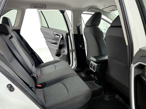 Used 2024 Toyota RAV4 XLE AWD/4WD image 18