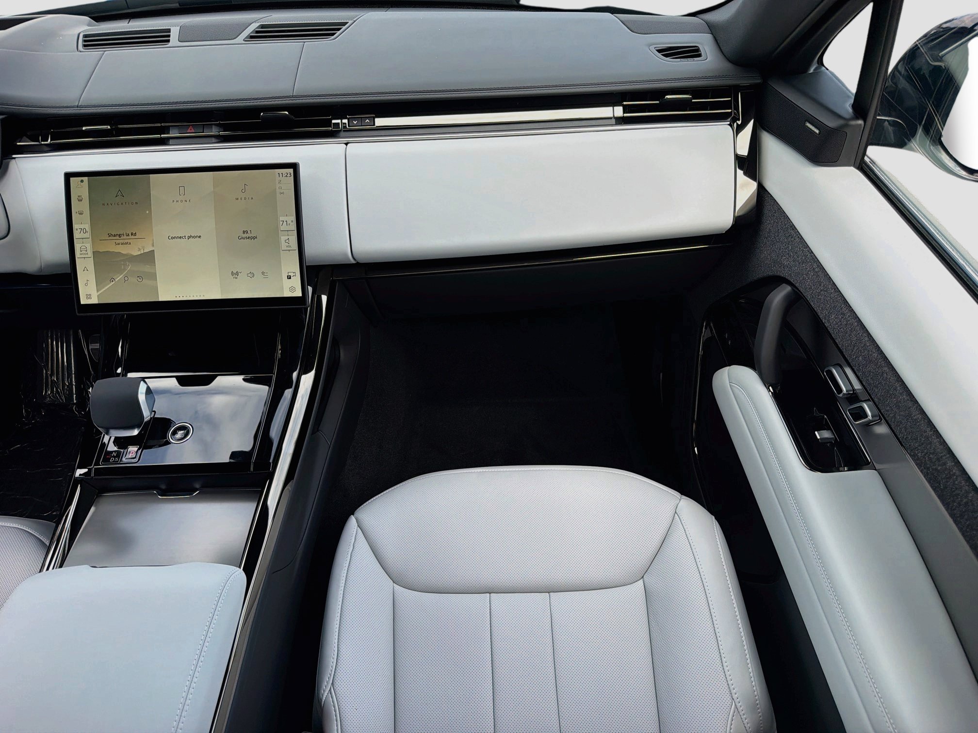 New 2027 Land Rover Range Rover Sport SE AWD/4WD image 19