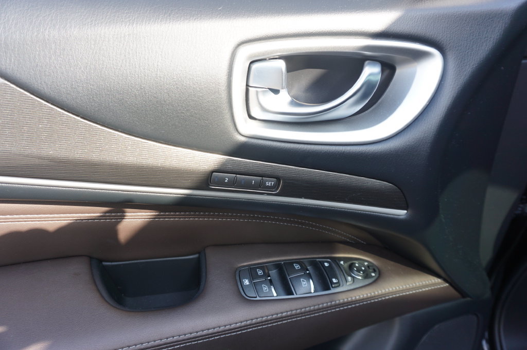 Used 2020 INFINITI QX60 Luxe w/ Essential Package FWD image 4