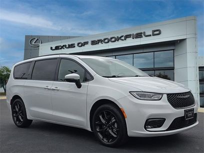 Used 2023 Chrysler Pacifica Touring-L w/ S Appearance Package