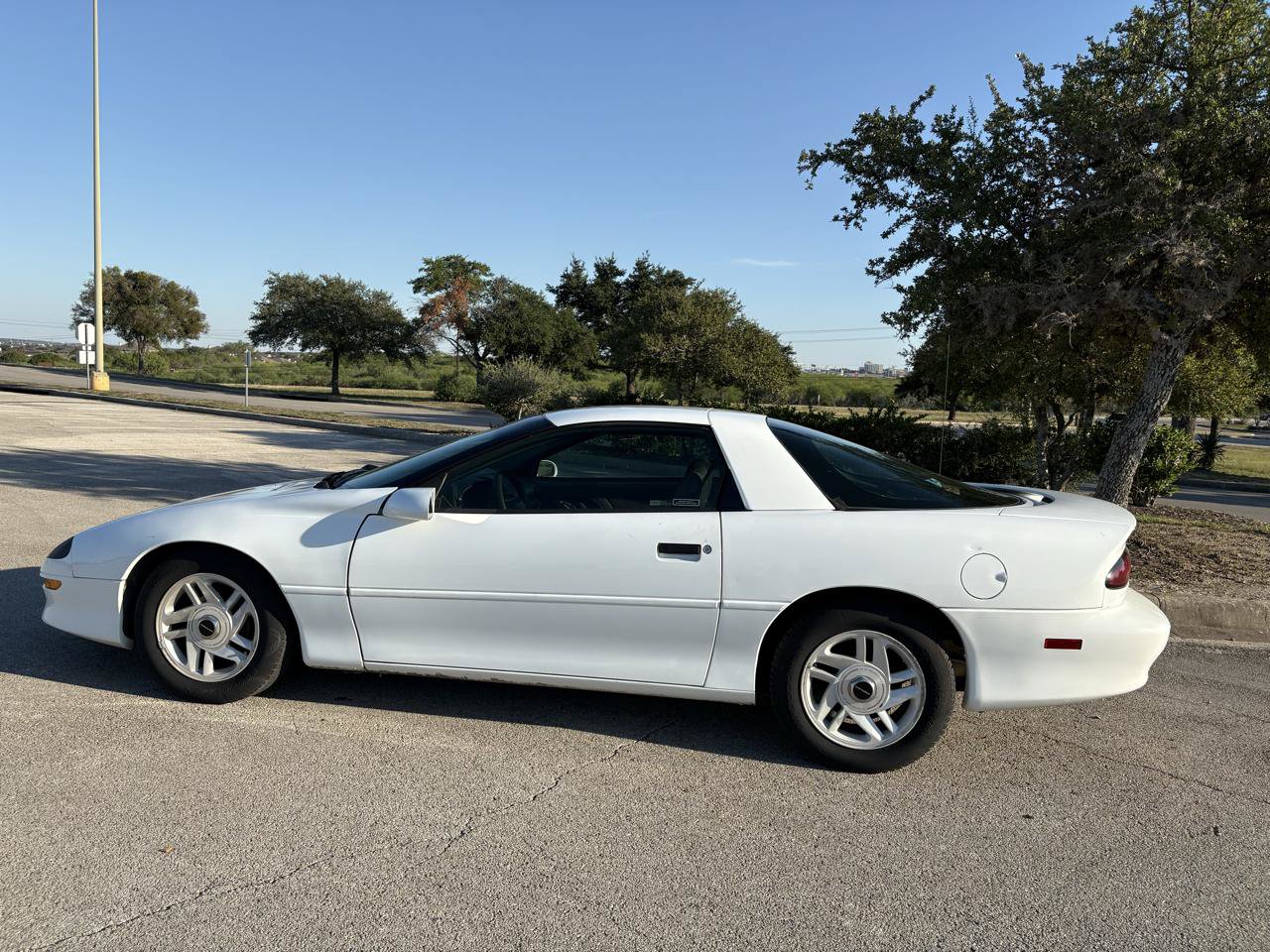 Used 1995 Chevrolet Camaro LT RWD image 16