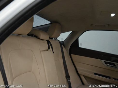 Used 2020 Jaguar XF Premium image 20