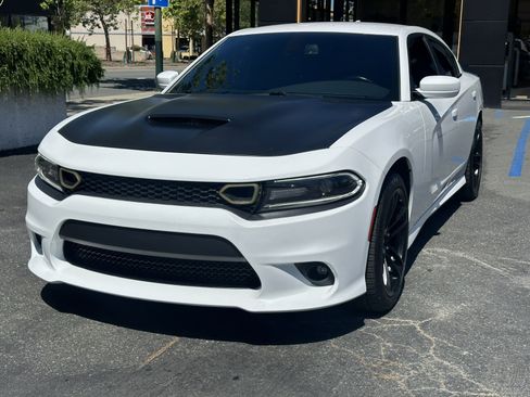 Used 2019 Dodge Charger GT image 4