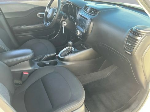 Used 2019 Kia Soul + image 18