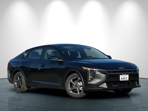 New 2026 Kia K4 LXS image 2