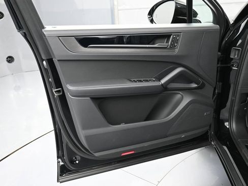 New 2026 Porsche Cayenne GTS AWD/4WD image 15