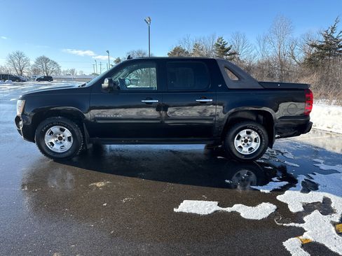 Used 2012 Chevrolet Avalanche LT image 7