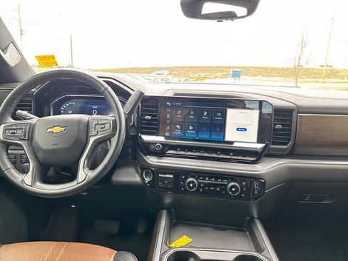 Certified 2025 Chevrolet Silverado 3500 High Country w/ Technology Package AWD/4WD image 12