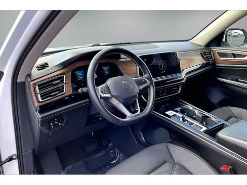 Used 2024 Volkswagen Atlas SE FWD image 14