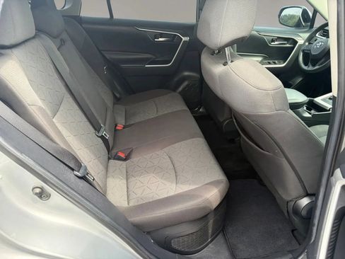 Used 2020 Toyota RAV4 XLE w/ Carpet Mat Package AWD/4WD image 30