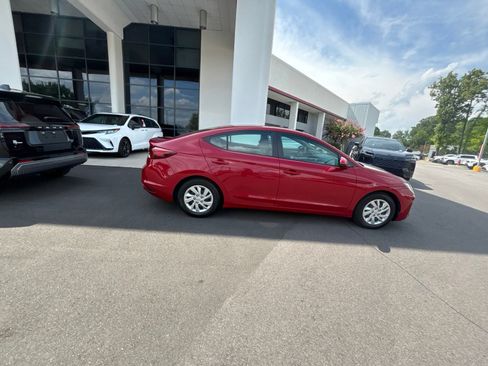Used 2019 Hyundai Elantra SE FWD image 13
