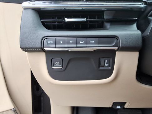 Certified 2021 Cadillac Escalade Premium Luxury AWD/4WD image 42