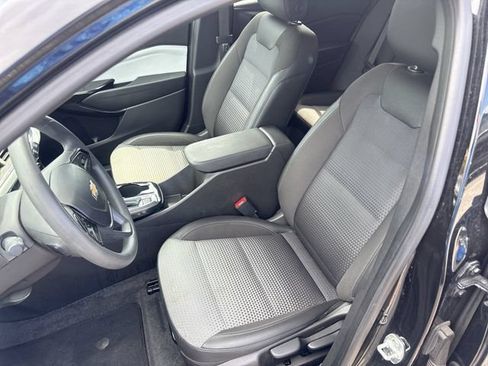 Used 2025 Chevrolet Trax LT FWD image 11