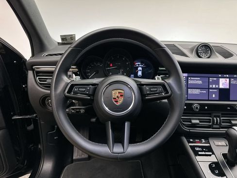 Used 2024 Porsche Macan AWD/4WD image 30