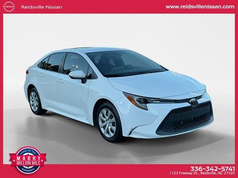 Used 2021 Toyota Corolla LE image 8