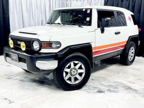 Used 2014 Toyota FJ Cruiser 4WD image 1