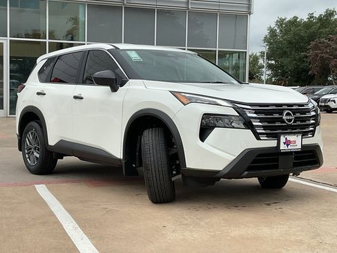 New 2025 Nissan Rogue S image 4