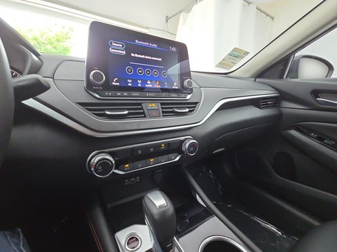 Certified 2025 Nissan Altima 2.5 SR FWD image 18