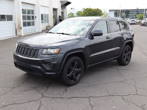 Used 2015 Jeep Grand Cherokee Altitude AWD/4WD image 5