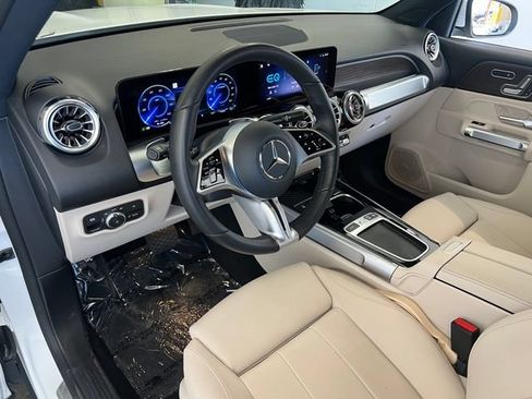 Used 2025 Mercedes-Benz EQB 300 4MATIC image 26