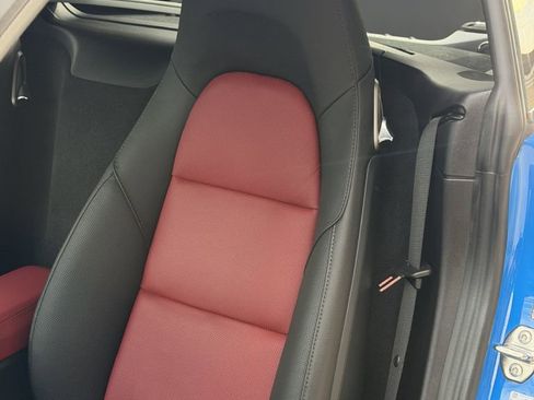 Used 2025 Porsche 718 Cayman w/ Sport Chrono Package image 25