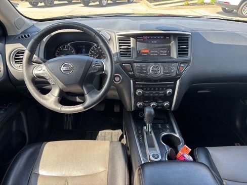 Used 2020 Nissan Pathfinder SL AWD/4WD image 16