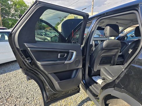 Used 2018 Land Rover Discovery Sport HSE Luxury image 33
